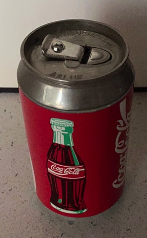 07765-3 € 4,00 coca cola aansteker in kleiner blik.jpeg